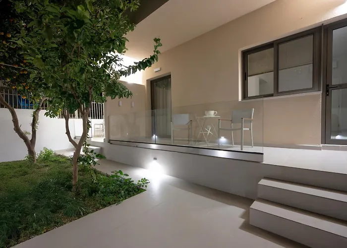 Michail Old Harbour 公寓 *