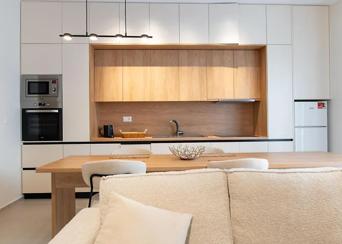 Daire Michail Old Harbour