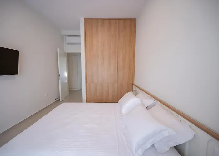 Michail Old Harbour Daire